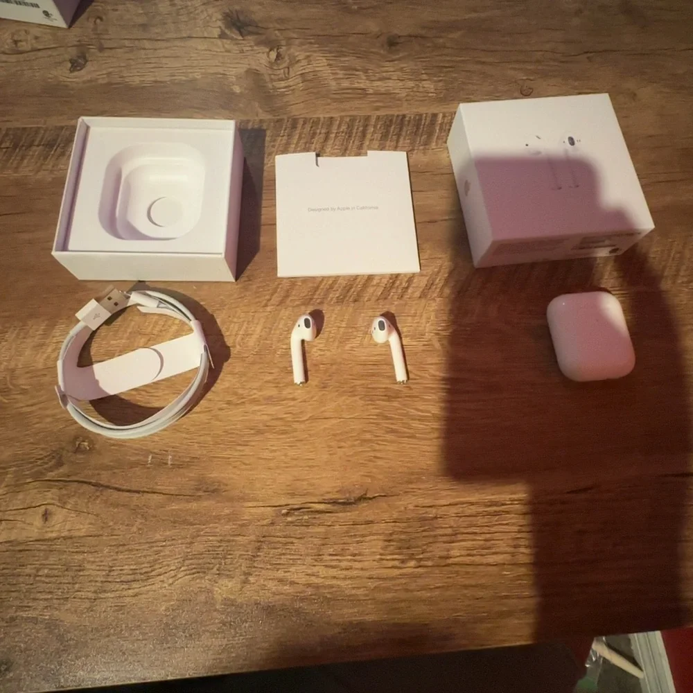 Apple White Earbuds with Compact Charging Case